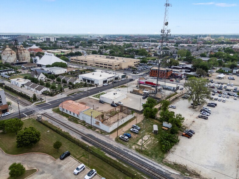 More Photos Of 401 S 8th St, Waco General Retail For Sale