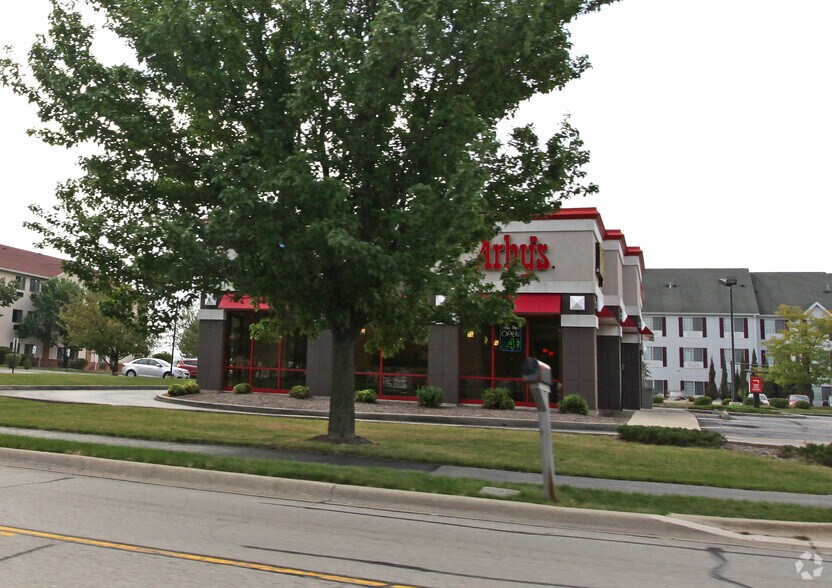More Photos Of 1245 Lakeview Dr, Romeoville Fast Food For Lease