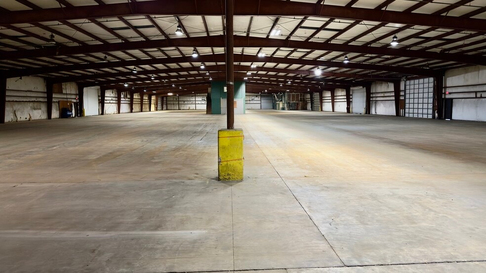 More Photos Of 1695 Buford Hwy, Duluth Warehouse For Sale