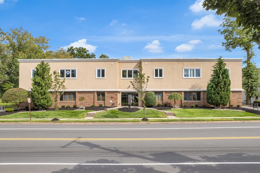 Primary Photo Of 727 Raritan Rd, Clark Office For Sale