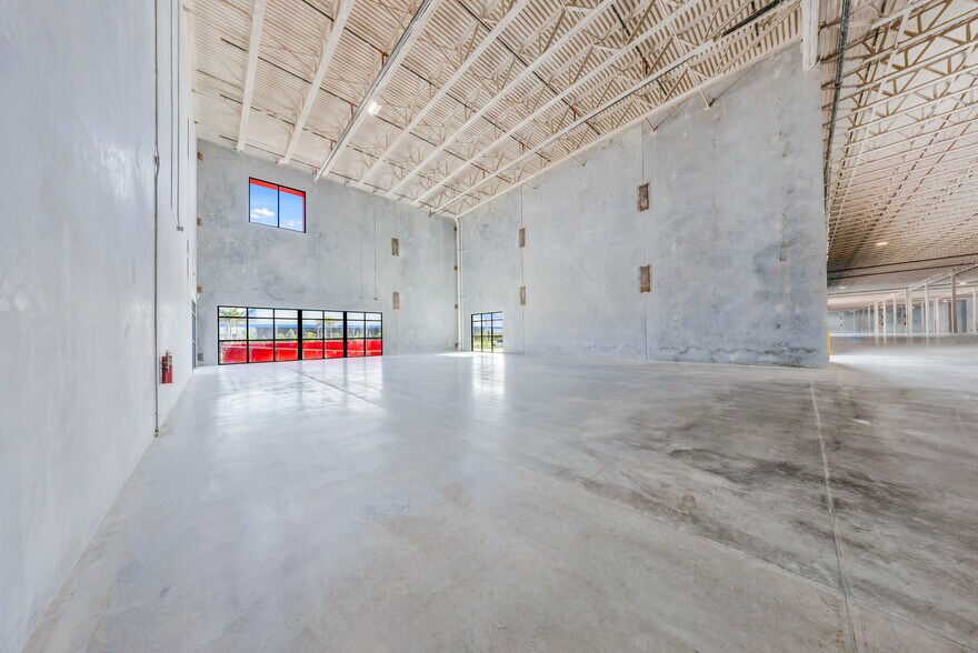 More Photos Of 14101 NW 112th Ave, Hialeah Gardens Warehouse For Lease