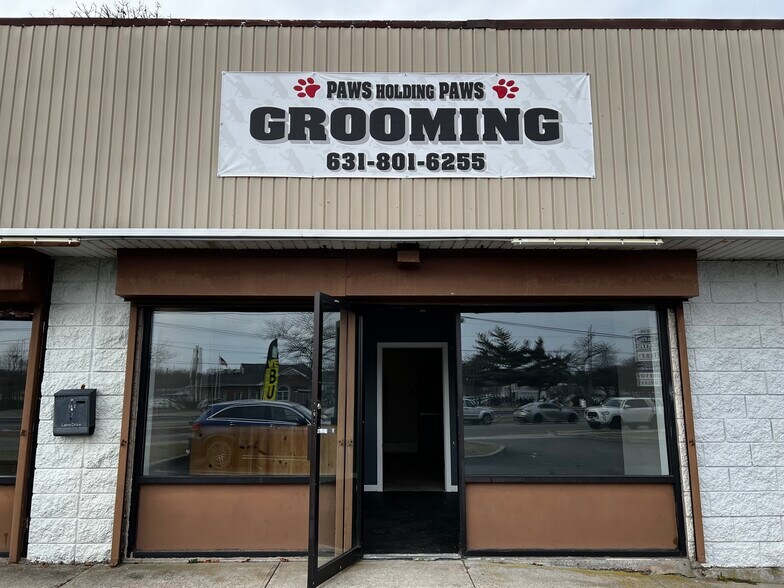 More Photos Of 162 Margin Dr, Shirley Freestanding For Lease