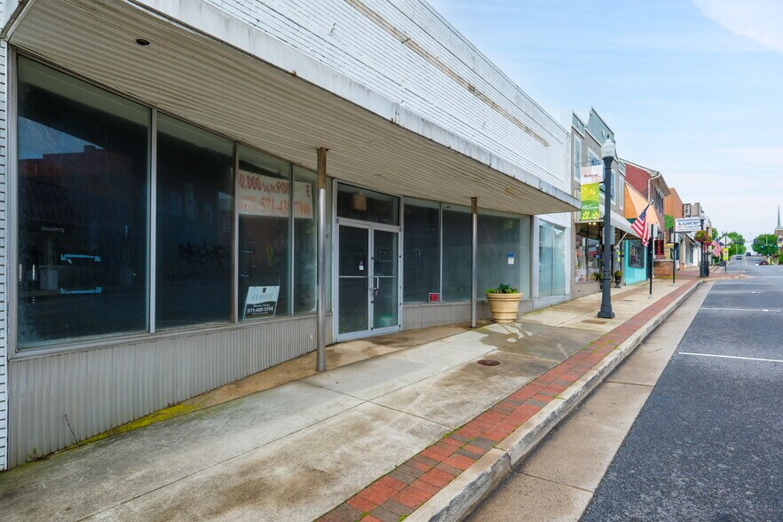 More Photos Of 322 W Main St, Waynesboro General Retail For Lease