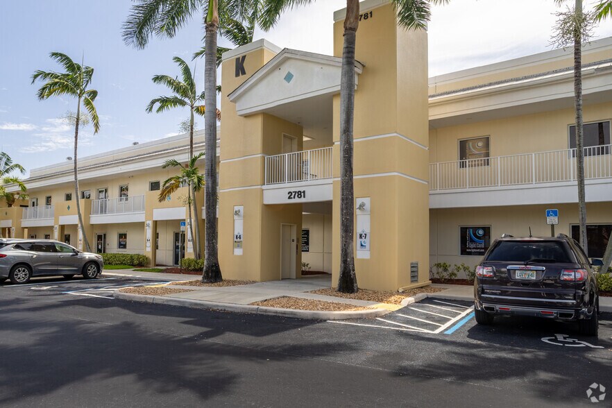 More Photos Of 2781 Vista Pky, West Palm Beach Light Manufacturing For Sale