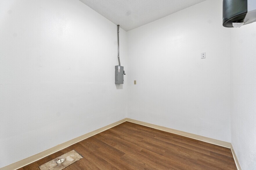 More Photos Of 71 Colt Square Dr, Fayetteville Loft Creative Space For Sale