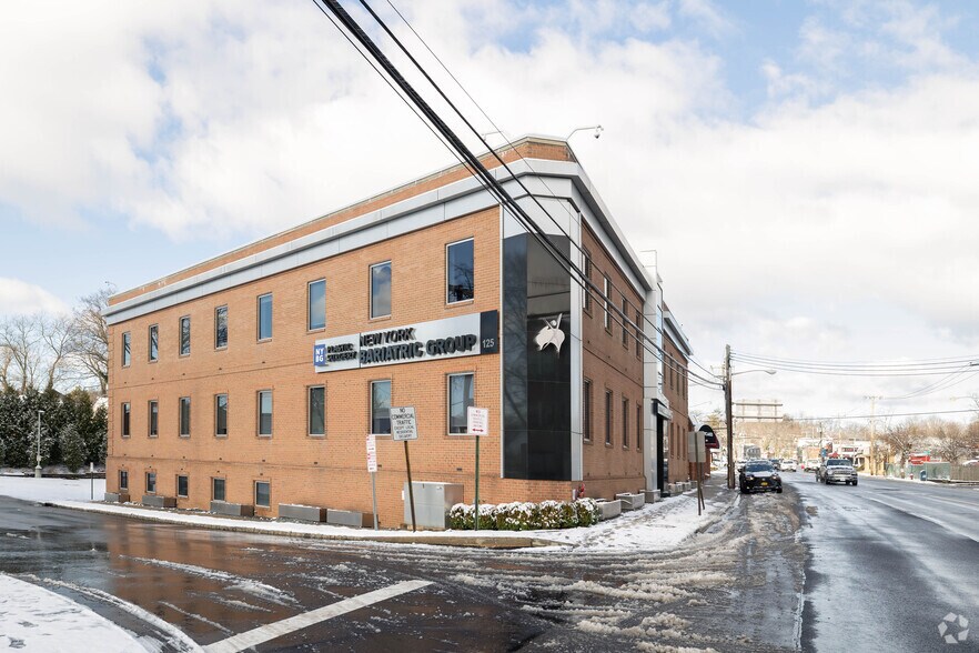 More Photos Of 125 Mineola Ave, Roslyn Heights Medical For Sale