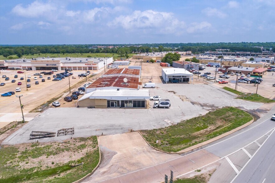 More Photos Of 1608 W Moore Ave, Terrell Auto Dealership For Sale