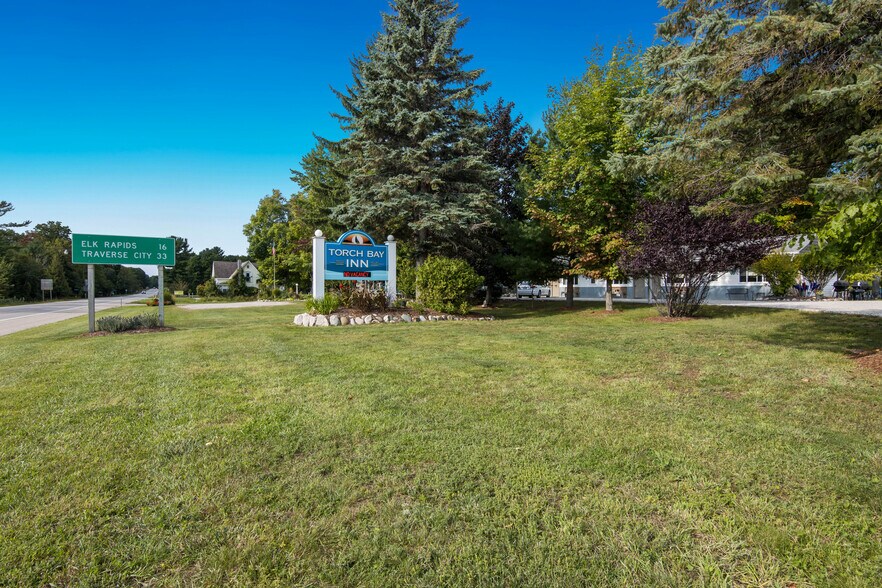 More Photos Of 4871 U.S. 31, Eastport Hotel For Sale