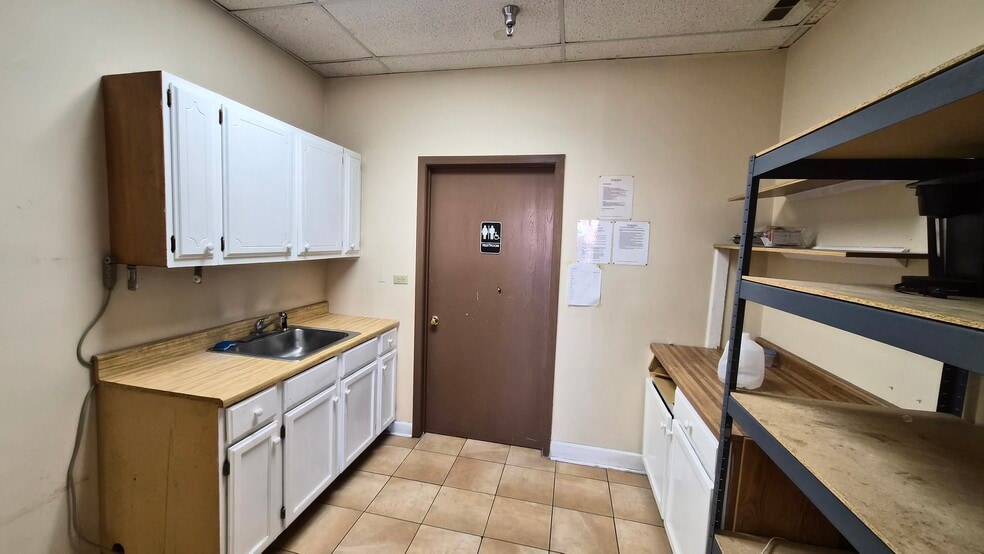 More Photos Of 3S071 State Route 59, Warrenville Restaurant For Lease