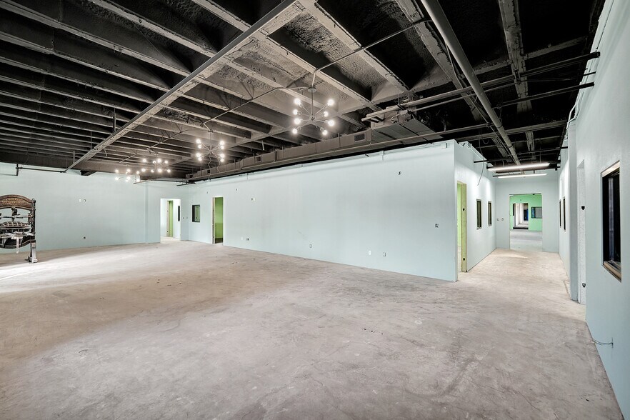 More Photos Of 201 E Illinois Ave, Midland Office For Sale