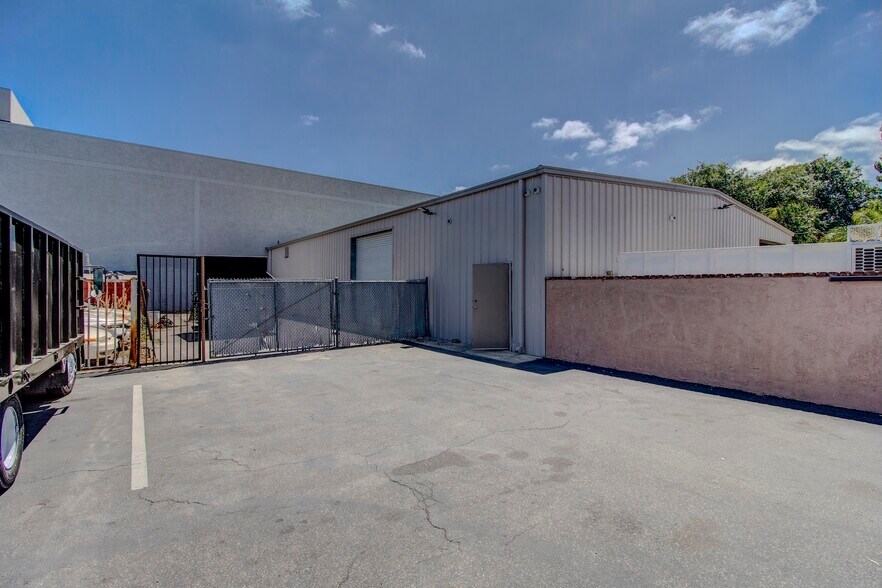 More Photos Of 1116 N Harbor Blvd, Santa Ana Flex For Lease