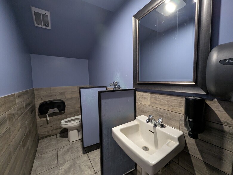 More Photos Of 11818 Philadelphia Rd, White Marsh Bar For Sale