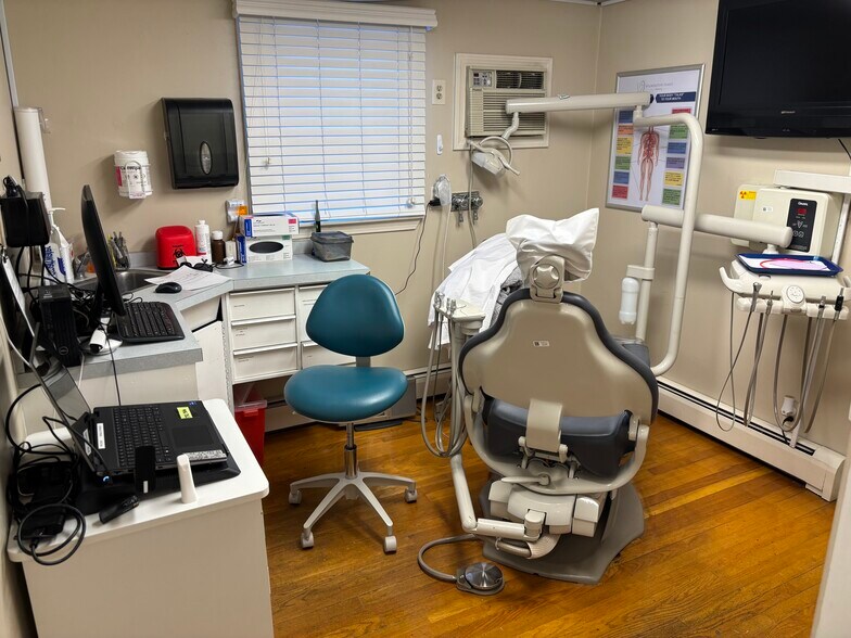 More Photos Of 306 Main St, Wilmington Medical For Sale