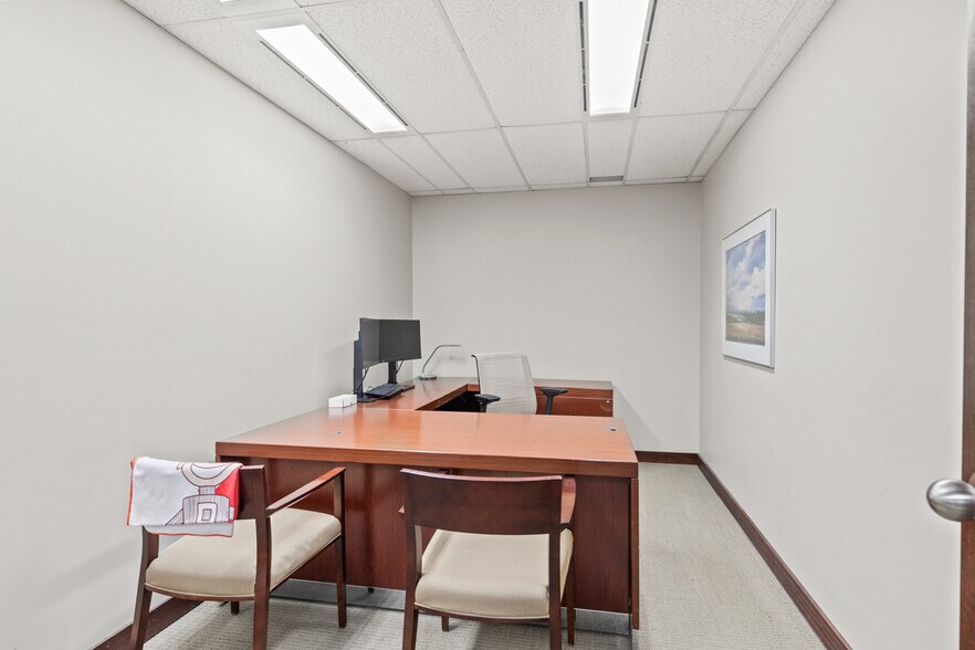More Photos Of 478 Bernard Av, Kelowna Office For Lease