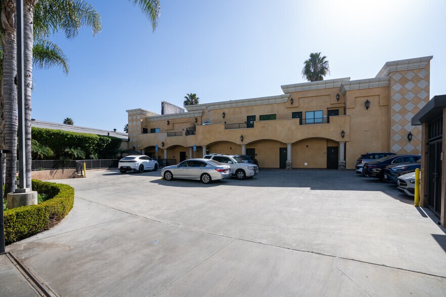 More Photos Of 13833-13841 Ventura Blvd, Sherman Oaks Storefront Retail Office For Sale
