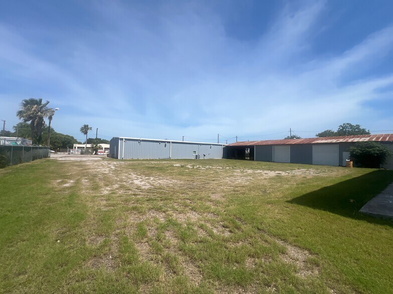 More Photos Of 917 S Staples St, Corpus Christi Unknown For Lease