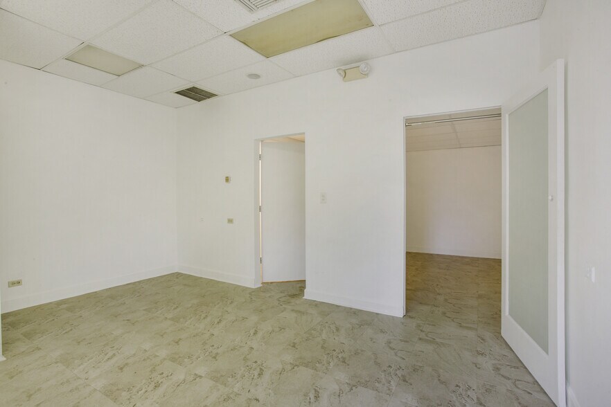 More Photos Of 1500-1536 S Dixie Hwy, Pompano Beach Showroom For Lease