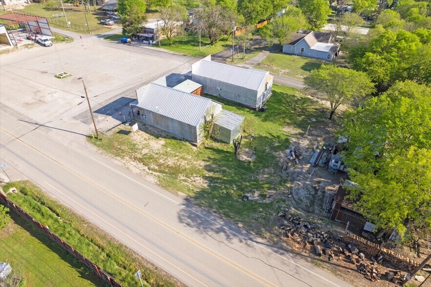 More Photos Of 103 College St, Anna Showroom For Sale