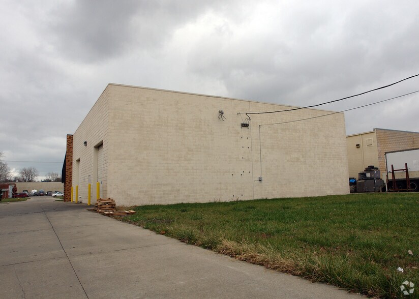 More Photos Of 33381 Kelly Rd, Fraser Warehouse For Lease