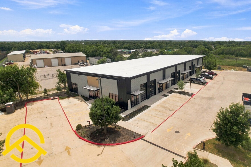 More Photos Of 300 Co Rd 199, Hutto Flex For Lease