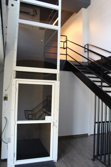 More Photos Of 302 W Defee Ave, Baytown Specialty For Sale