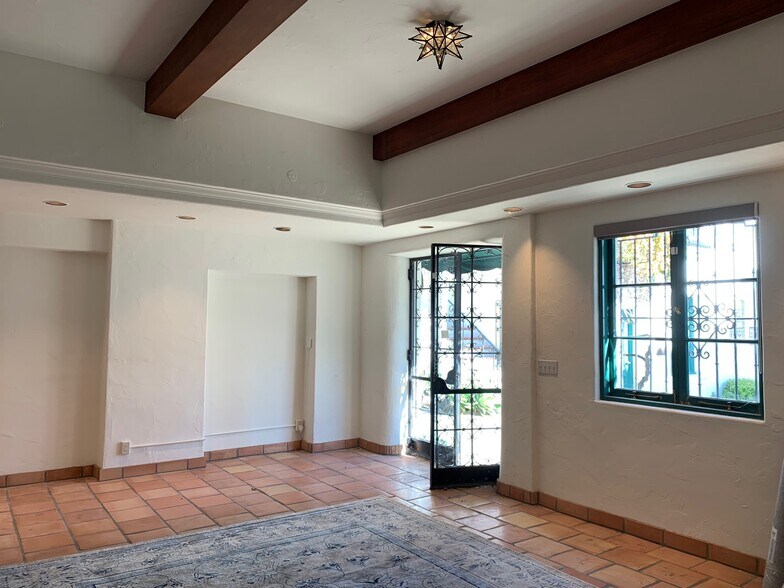 More Photos Of 5-129 El Paseo, Santa Barbara Unknown For Lease
