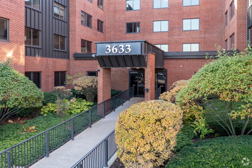 More Photos Of 3633 W Lake Ave, Glenview Medical For Lease