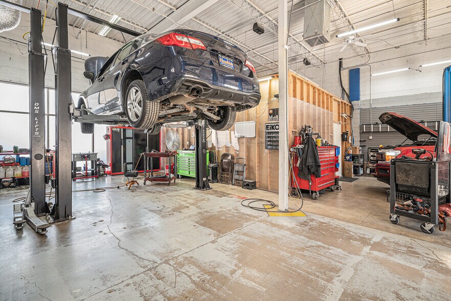 More Photos Of 324 W Hampden Ave, Englewood Auto Repair For Lease