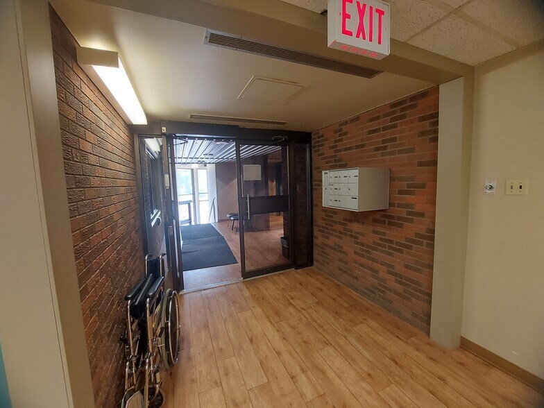 More Photos Of 4705 48 Ave, Red Deer Medical For Lease