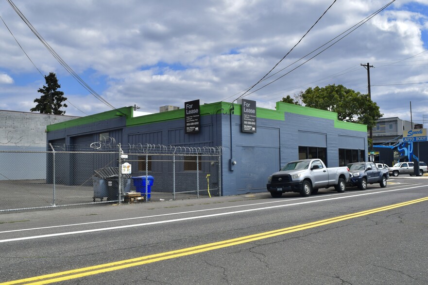 More Photos Of 55 SE Main St, Portland Warehouse For Lease