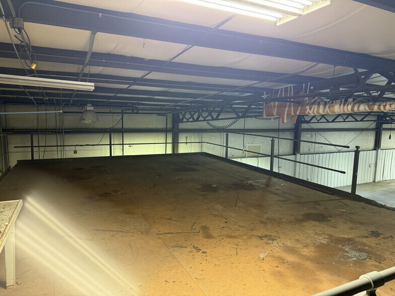 More Photos Of 3505 Cooper Dr, Elkhart Warehouse For Sale