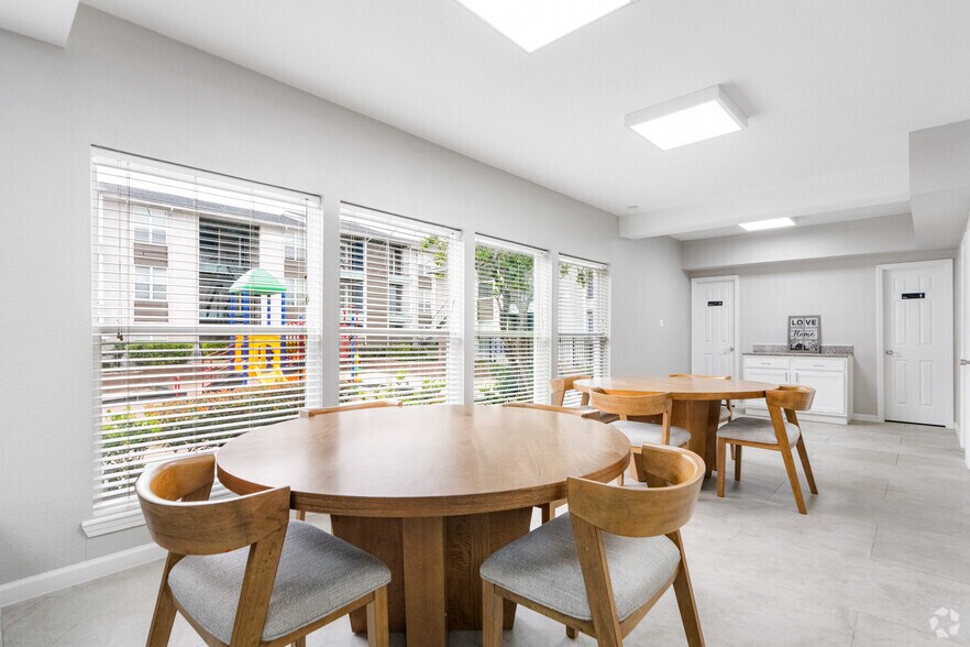 More Photos Of 8600 S Course Dr, Houston Apartments For Sale