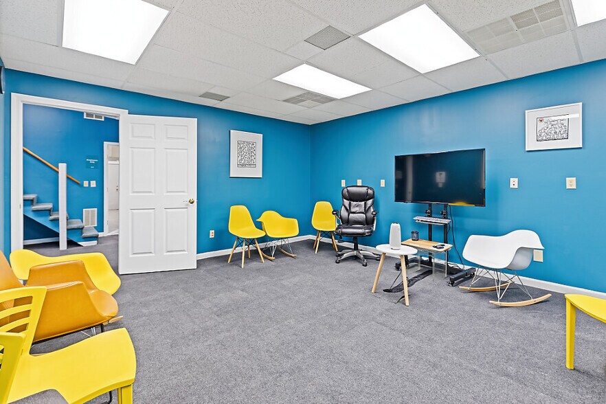 More Photos Of 208 College Ave, Waterville Office For Lease
