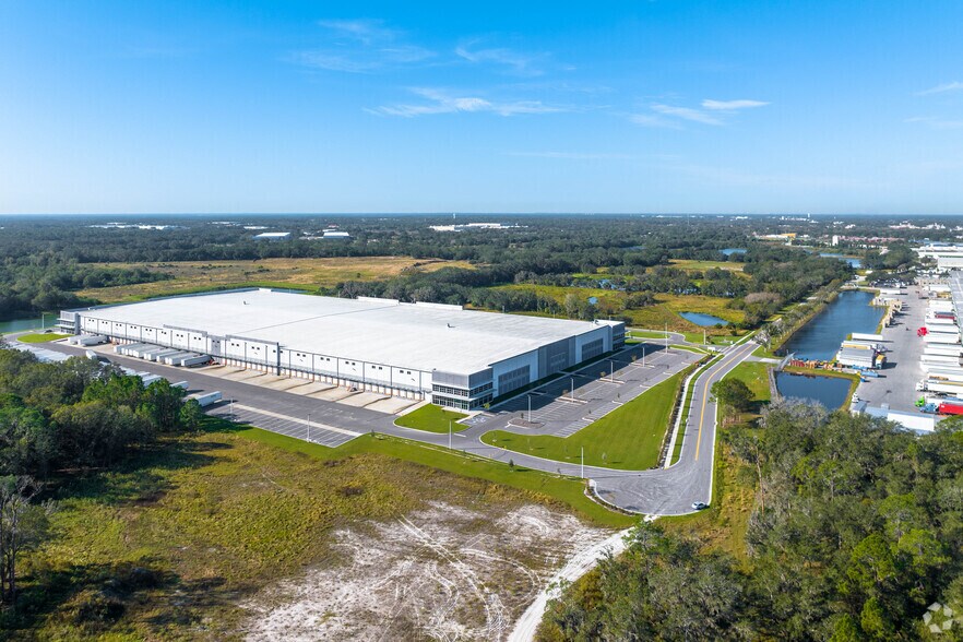 More Photos Of 2727 Henderson Way, Plant City Distribution For Lease