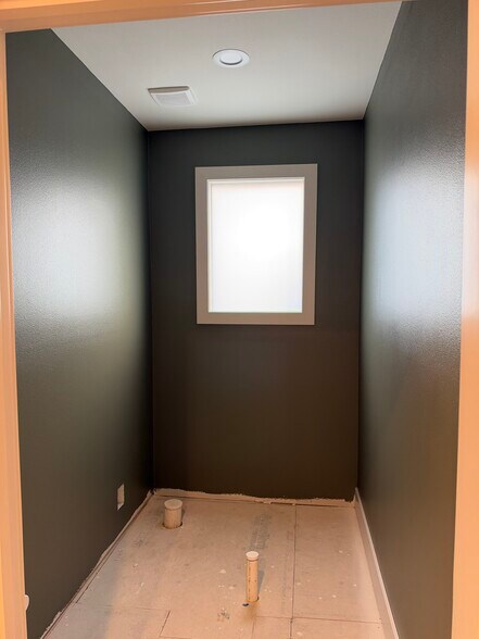More Photos Of 5623 R St, Little Rock Office For Lease