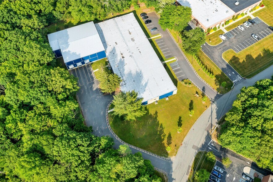 More Photos Of 5 Mars Ct, Montville Warehouse For Lease