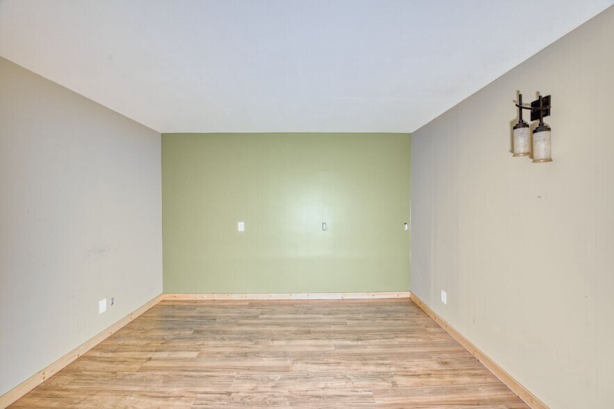 More Photos Of 326 Chestnut St, Virginia Storefront Retail Office For Sale