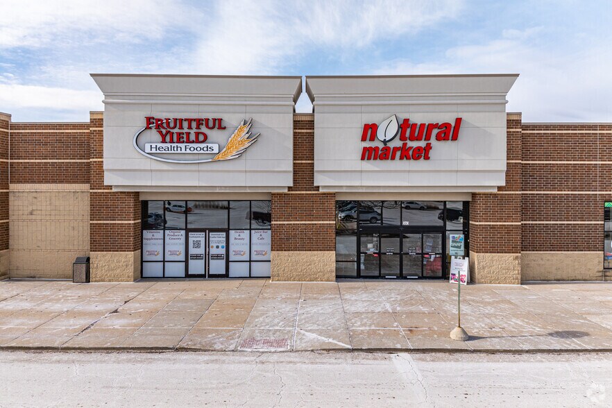 More Photos Of 352-362 Randall Rd, South Elgin Freestanding For Lease