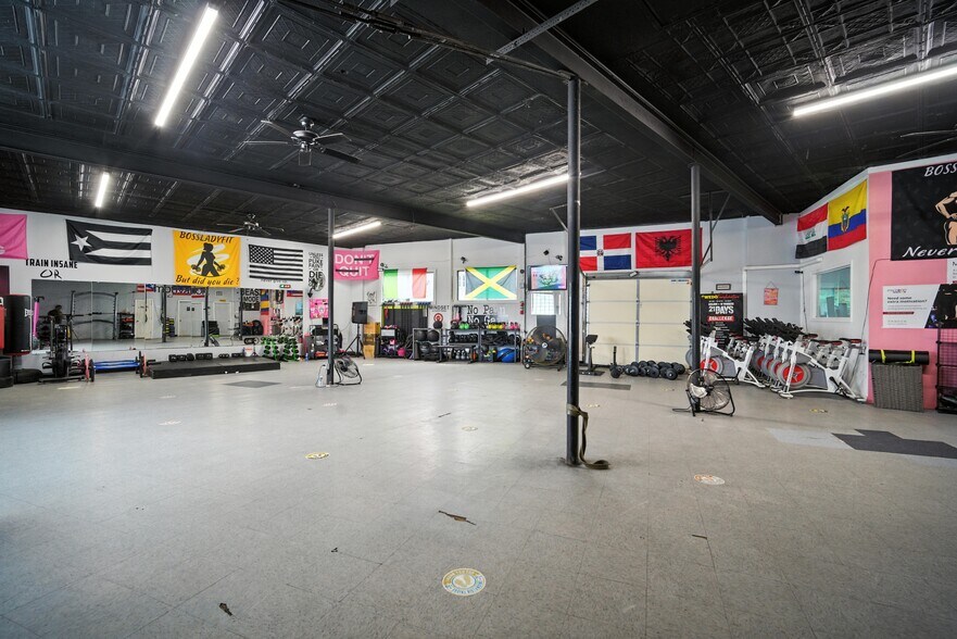 More Photos Of 218 Saint James Blvd, Springfield Storefront Retail Office For Sale