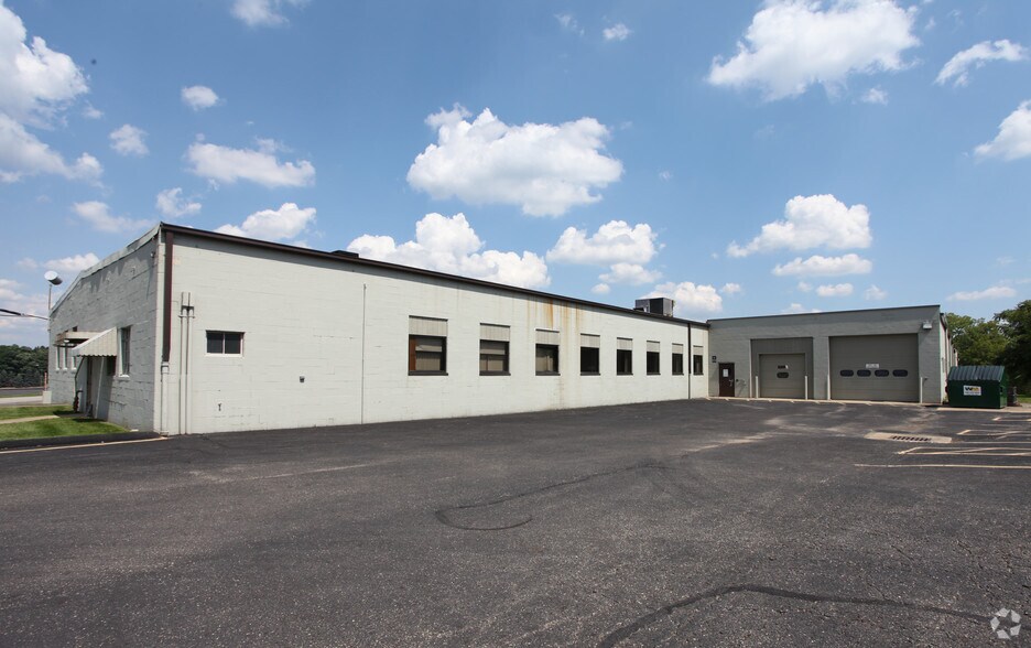 More Photos Of 557 E Tallmadge Ave, Akron Warehouse For Lease