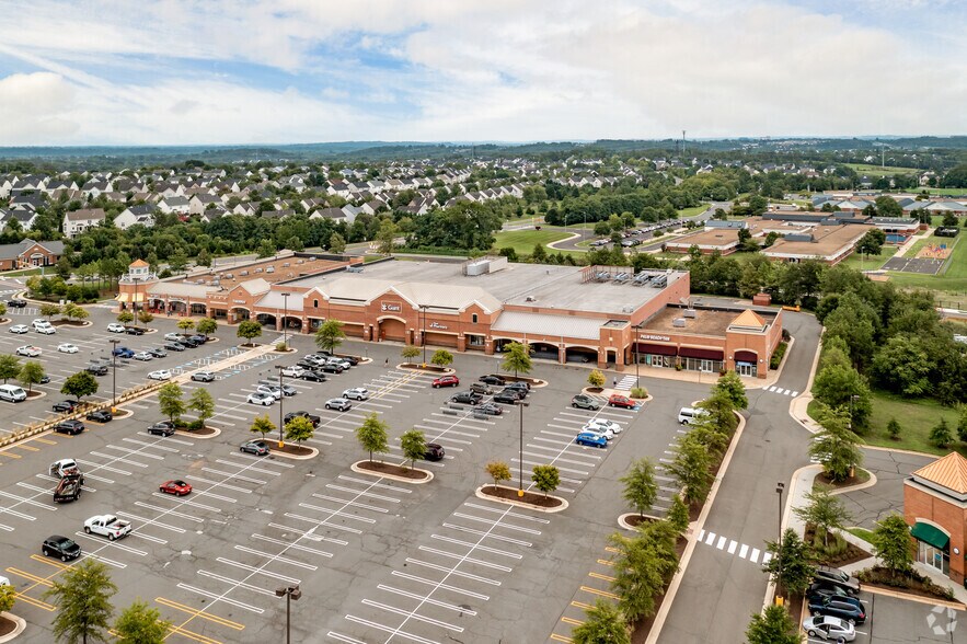 More Photos Of 623-665 Potomac Station Dr, Leesburg Storefront For Lease