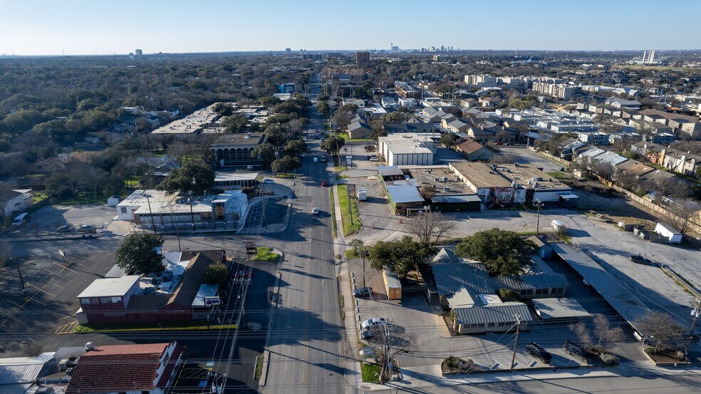 More Photos Of 8123 Broadway St, San Antonio Freestanding For Sale