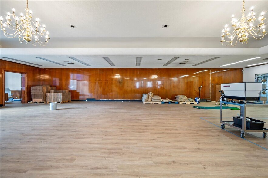 More Photos Of 111 W Commerce St, Lewisburg Bank For Sale