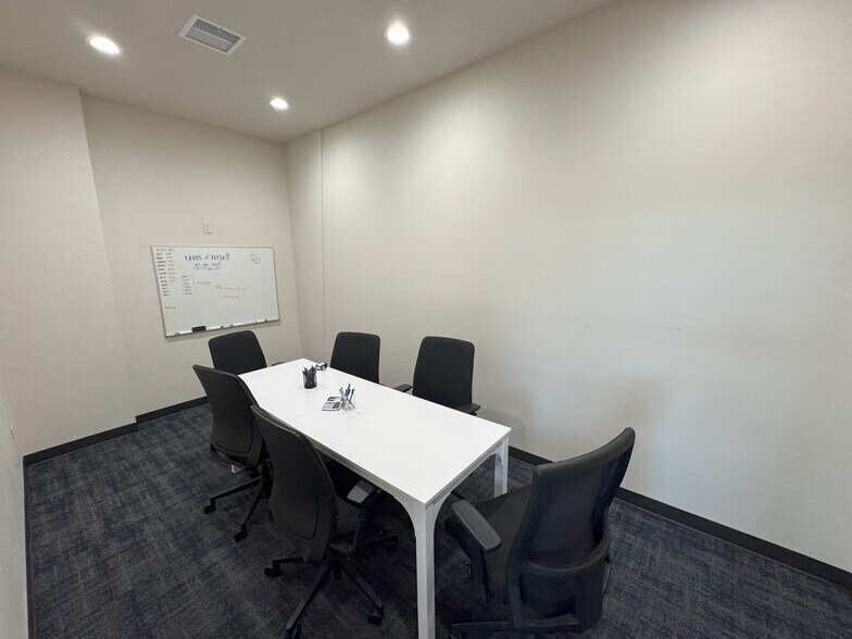 More Photos Of 2800 W Albany St, Broken Arrow Warehouse For Sale