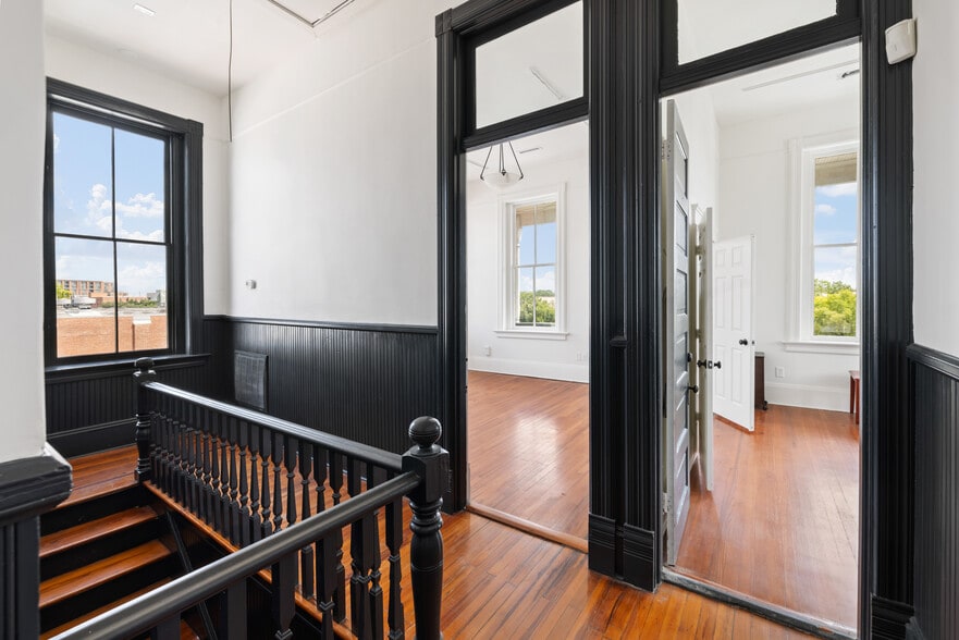 More Photos Of 438 King St, Charleston Office For Lease