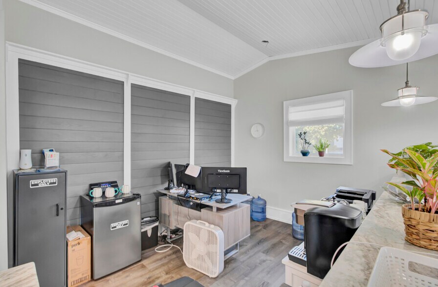 More Photos Of 314 W 4th North St, Summerville Office For Sale