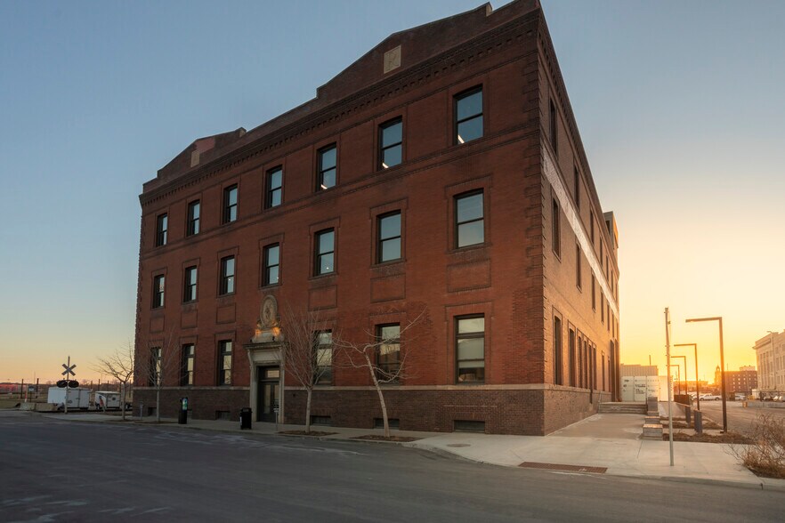 More Photos Of 130 E 3rd St, Des Moines Office For Lease