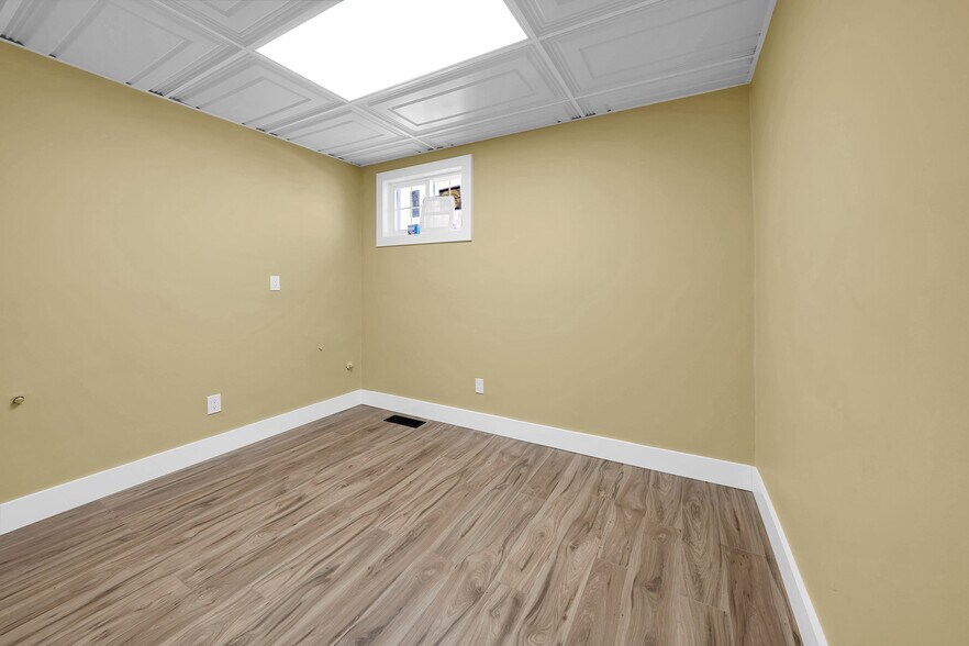 More Photos Of 1095 W Huron St, Waterford Medical For Lease