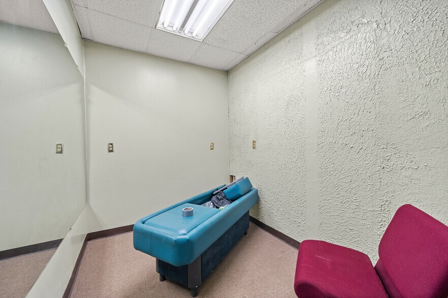 More Photos Of 510 43rd St, Union City Medical For Sale