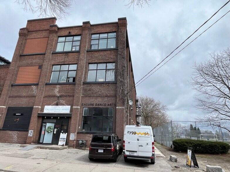 More Photos Of 345 Sorauren Ave, Toronto Office For Lease